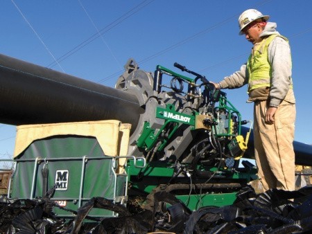 Самоходная машина McElroy TracStar 412 в работе Самоходная машина McElroy TracStar 412 в работе