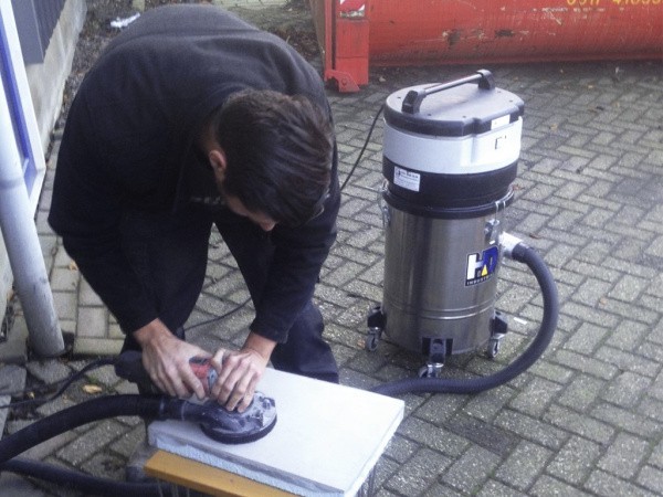 Промышленный пылесос Coynco Smart 280 MD, применение с электроинструментом. Промышленный пылесос Coynco Smart 280 MD, применение с электроинструментом.